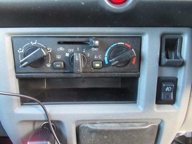 0910235A30260711W00106.jpg