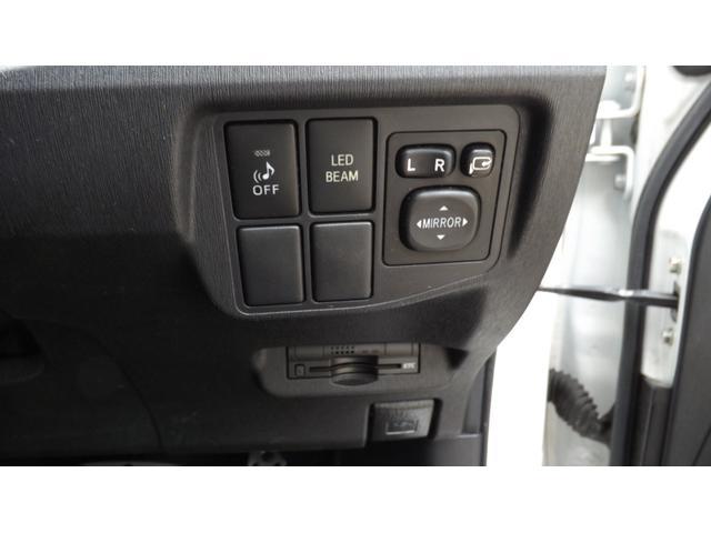 0209142A30260523W00114.jpg