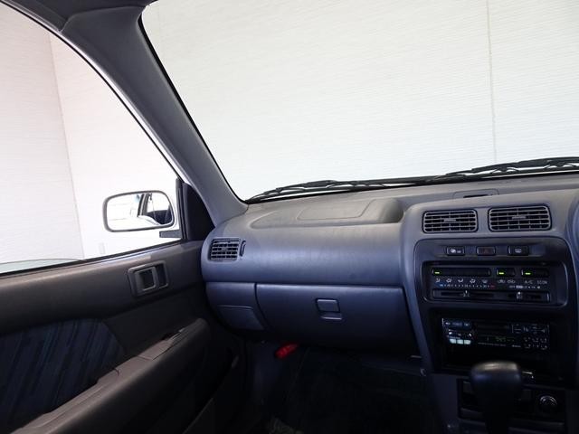 0551070A30261016W00115.jpg