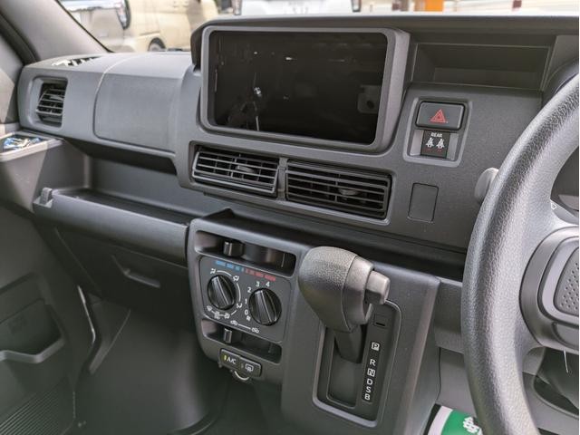 0550665A30260207W00216.jpg