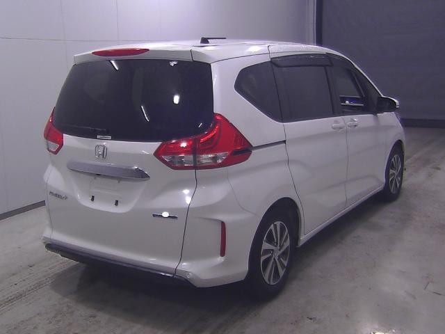 26385426_carP_l_3.jpg