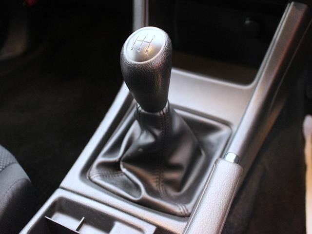 0520029A30261012W00703.jpg