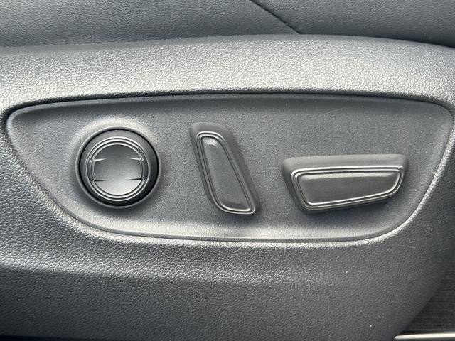 0204276A30260918W00111.jpg