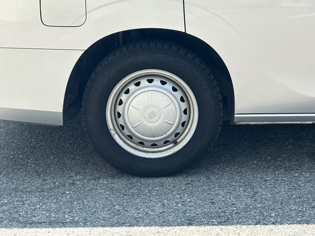 0404285A30260723W00117.jpg