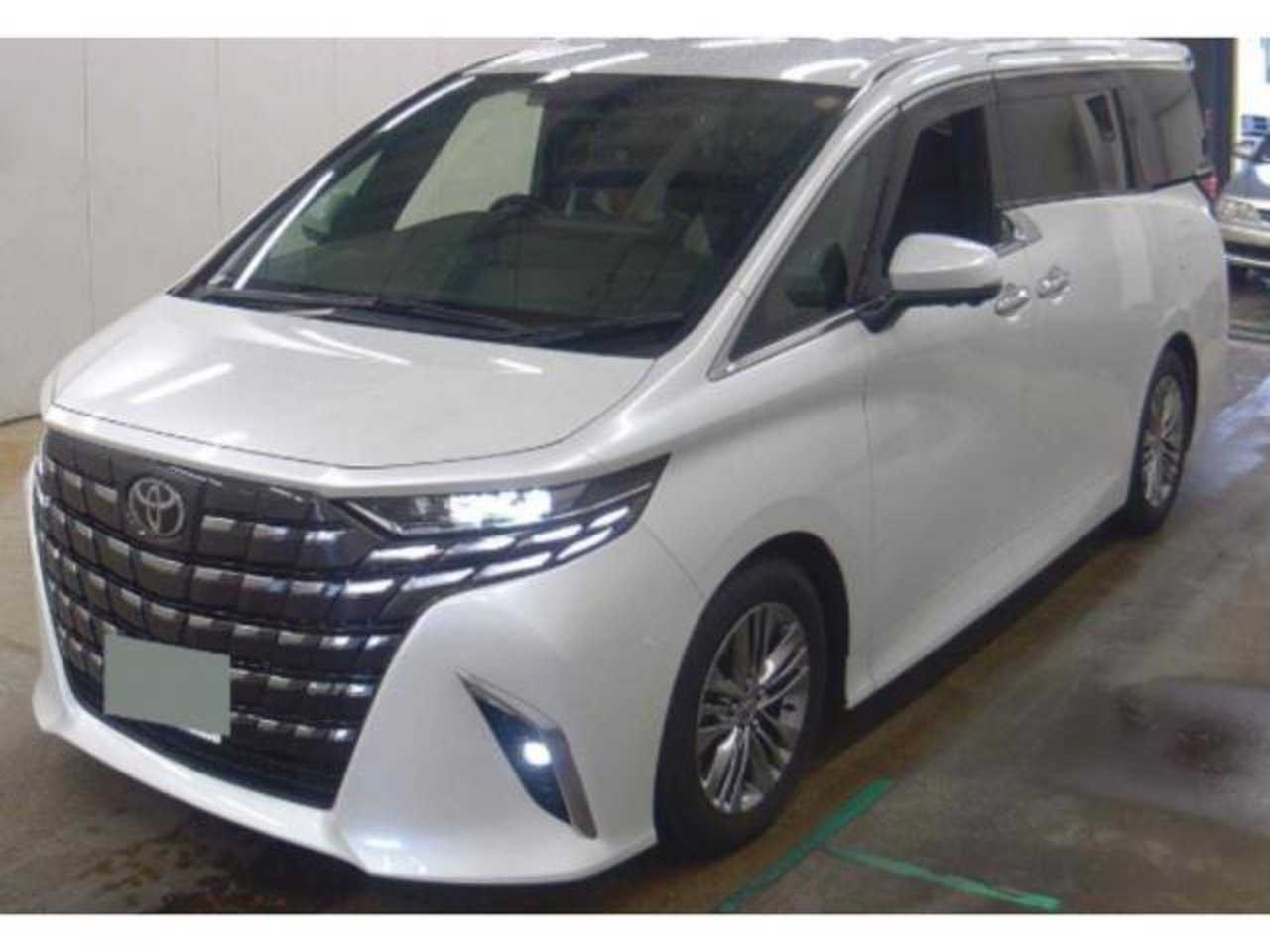 2024 Toyota Alphard, photo 1 of 1