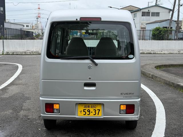 0510915A30260707W00102.jpg