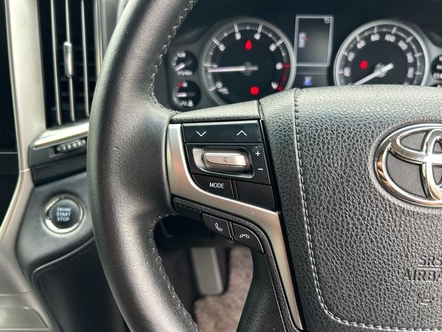 0561411A30260908W00215.jpg