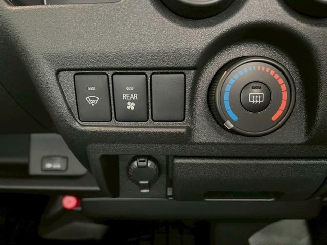 0302270A30251010W00108.jpg
