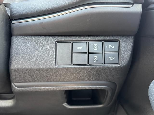 9940003A30260725W00119.jpg