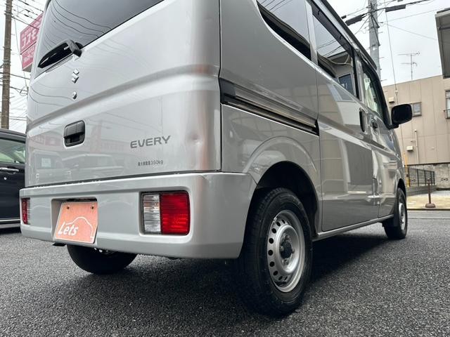 0561558A30261024W00216.jpg
