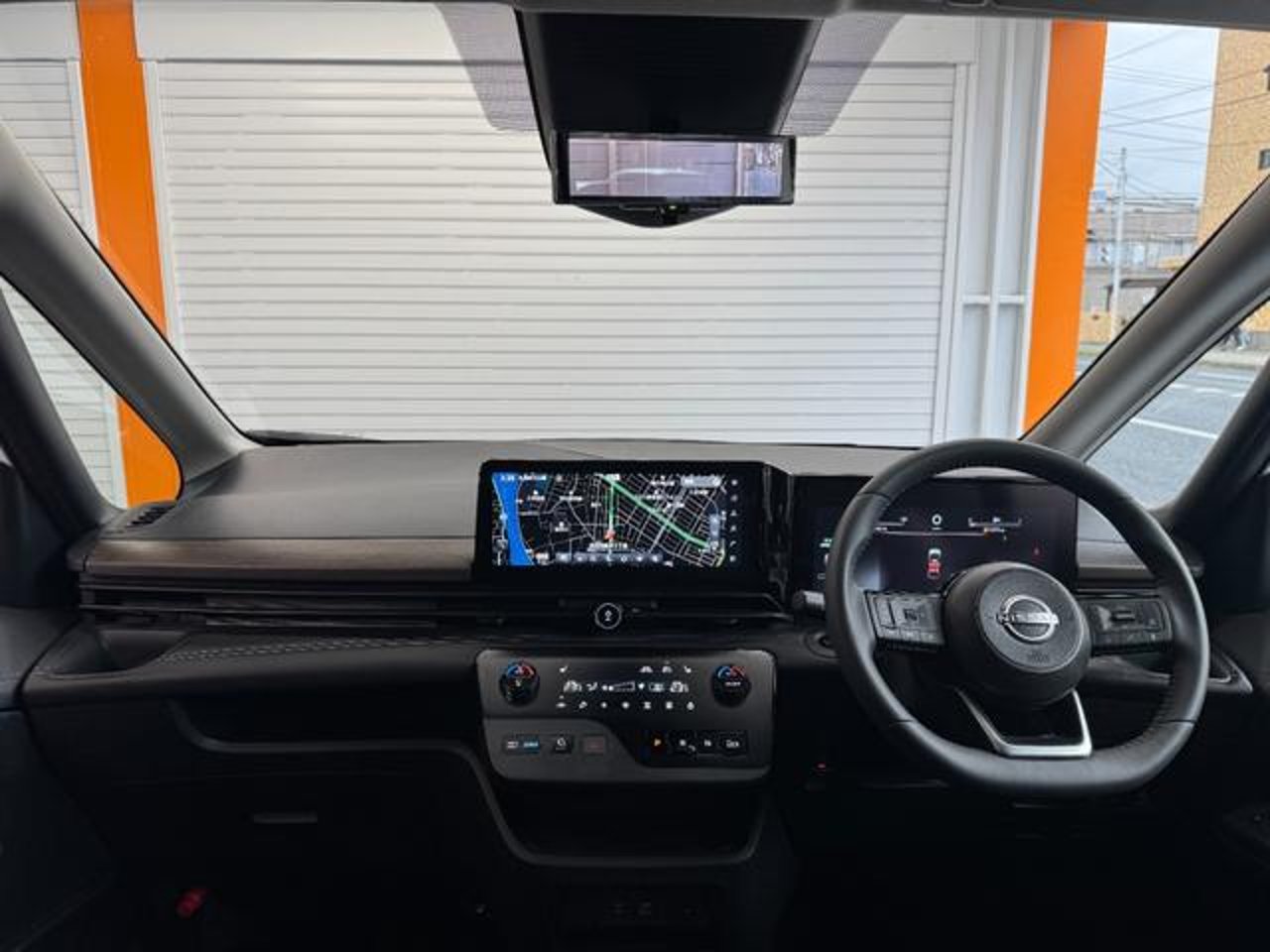 2024 Nissan Serena, photo 2 of 2
