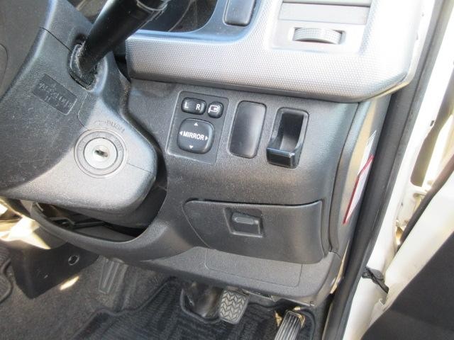 0700145A30260429W00116.jpg