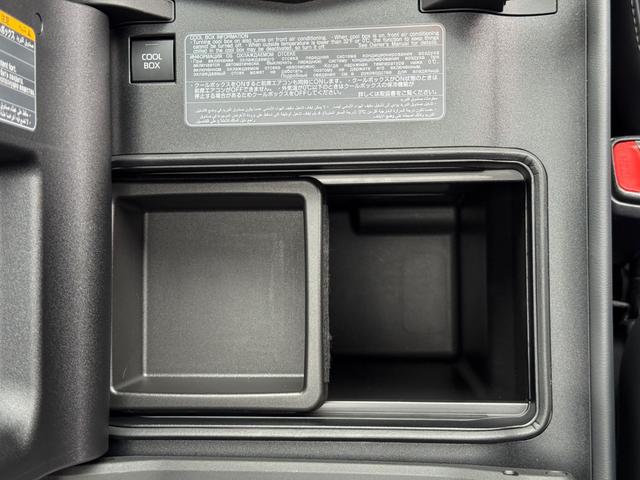 0208956A30260626W00105.jpg