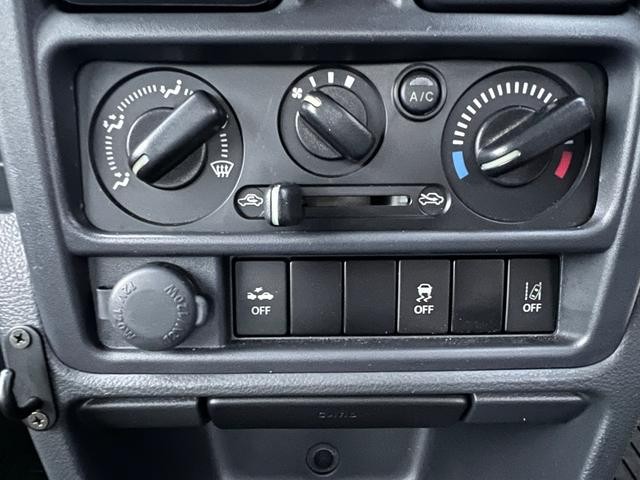 0506603A30260915W00305.jpg