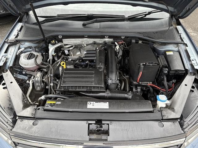 0510855A30261004W00119.jpg