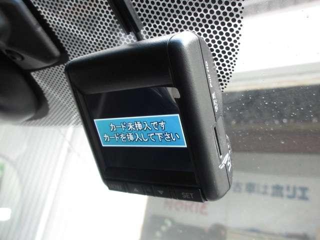 0401683A30260928W00114.jpg