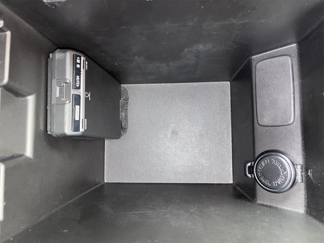 0900975A30260926W00217.jpg