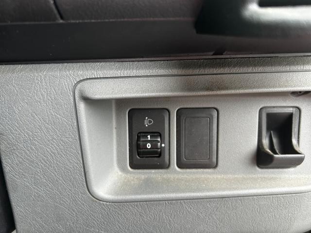 0500312A30260915W00215.jpg