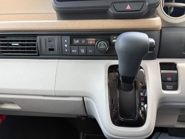0710030A30260812W00213.jpg