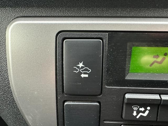 0203952A30260927W00209.jpg
