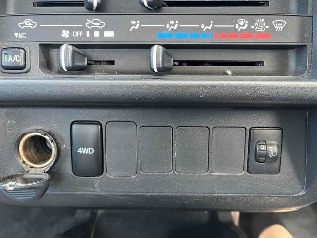 0506973A30260422W00207.jpg