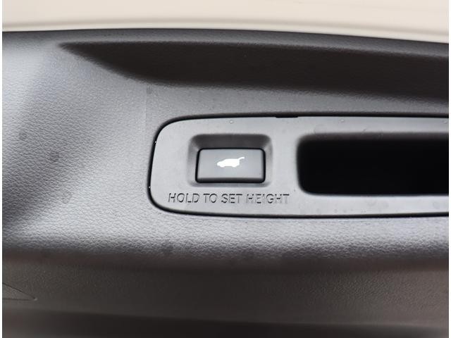 0551544A30261005W00213.jpg