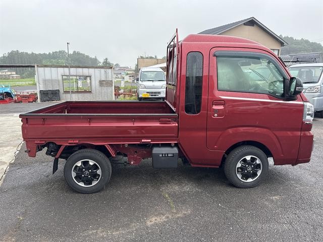 0124925A30260723W00306.jpg
