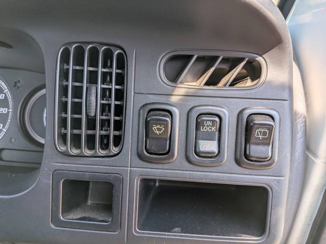 0541751A30260517W01003.jpg