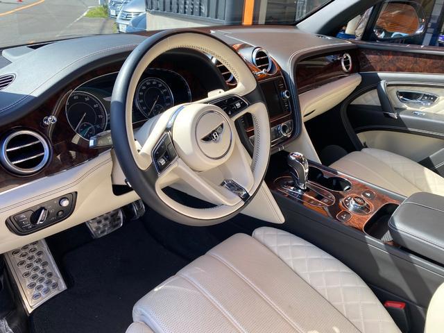 0208947A30260512W00113.jpg