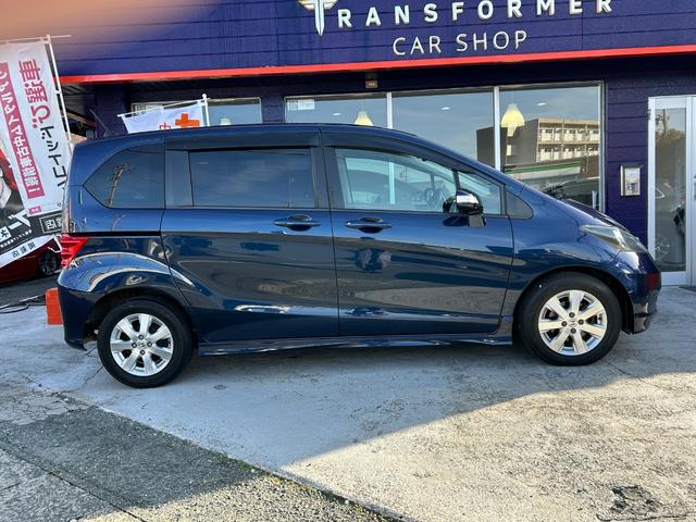0208970A30260315W00109.jpg