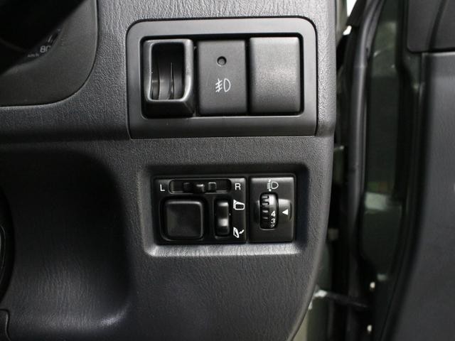 0207743A30260904W00118.jpg