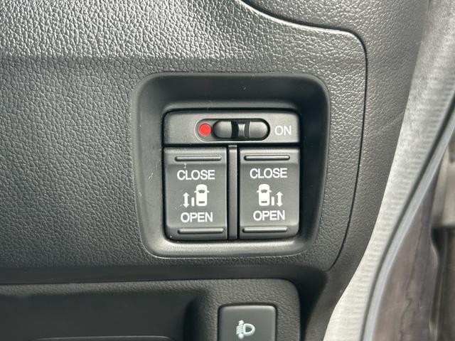 0207992A30260904W00114.jpg