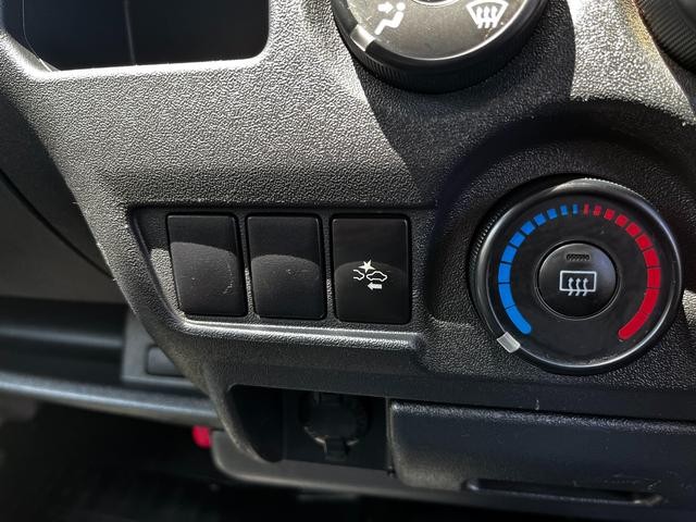 0500199A20260425W00313.jpg