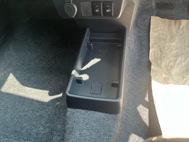 0206174A30260825W00117.jpg