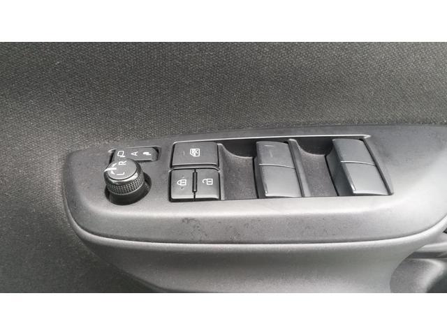 0200852A30260627W00215.jpg