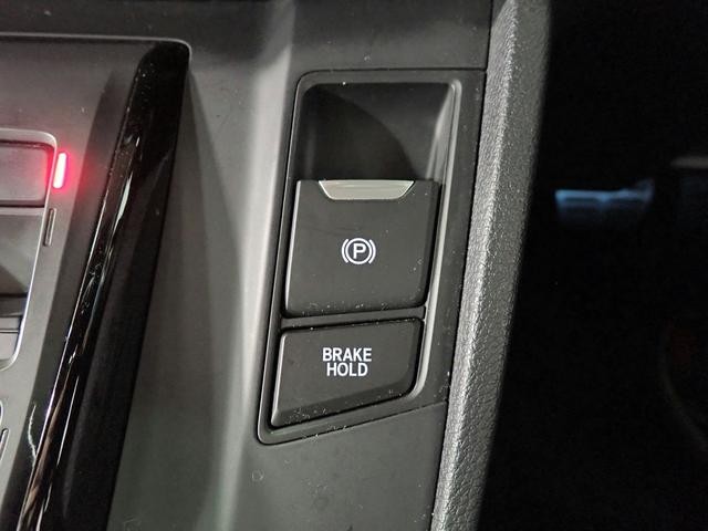 0206157A30260821W00112.jpg