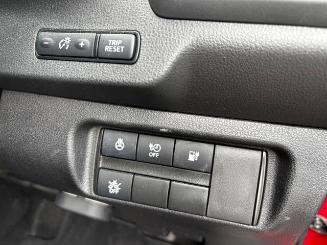 0561136A30260802W00117.jpg