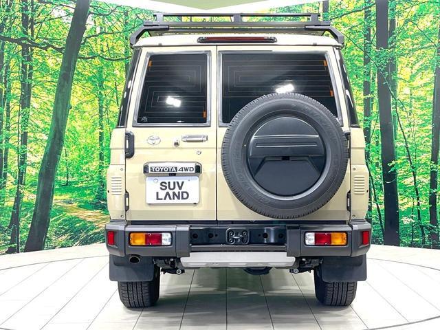 24008639_carP_l_8.jpg