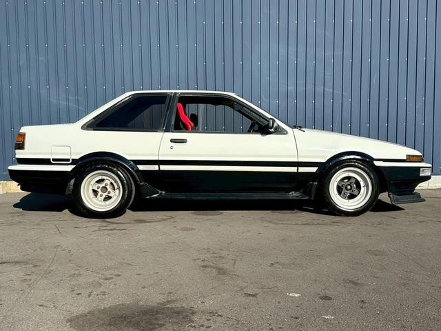 e9ef41db1d1937405f6e23373f7b7ec6.jpg