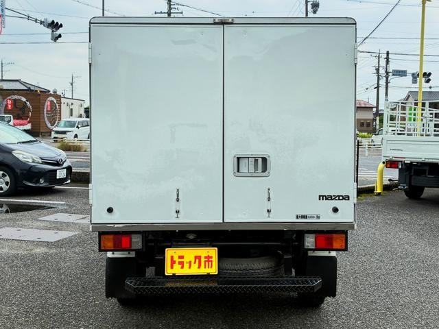 0208643A30260729W00305.jpg