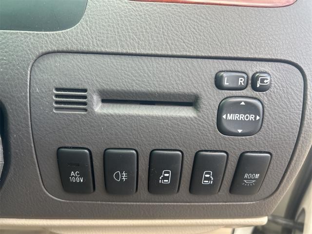 0310345A30260828W00209.jpg