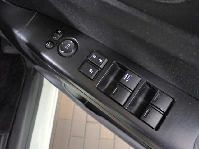 0207147A30260605W00118.jpg