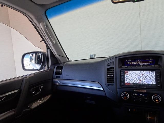 0551070A30261028W00114.jpg