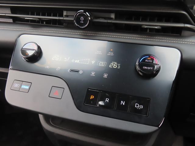 0541379A30260907W00110.jpg