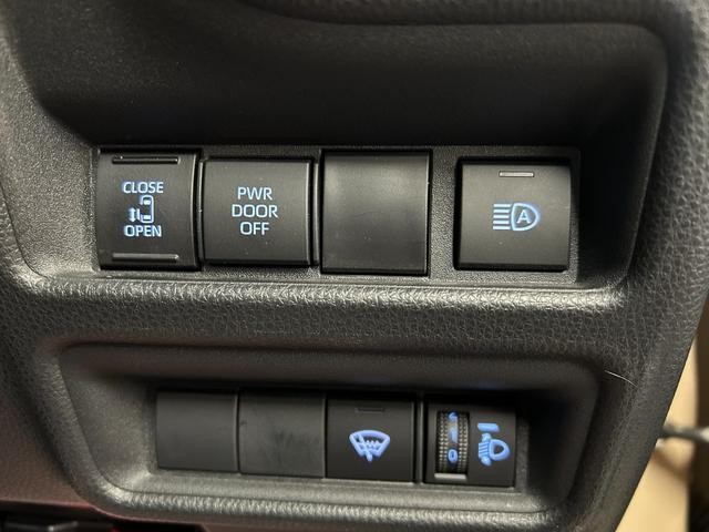 0303837A30261028W00104.jpg
