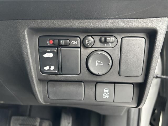 0520020A30260522W00108.jpg