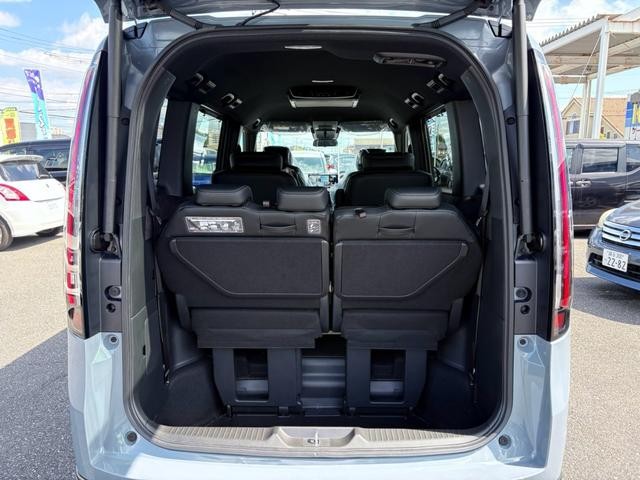 0560808A30261003W00818.jpg