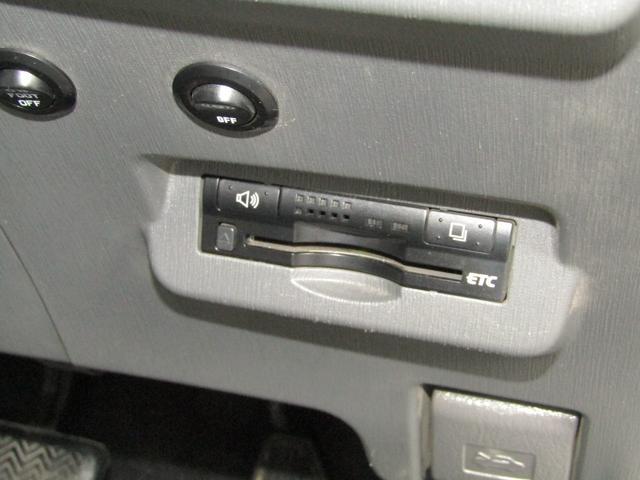 0403269A30260601W00117.jpg