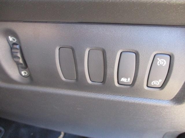 0208699A30261003W00113.jpg