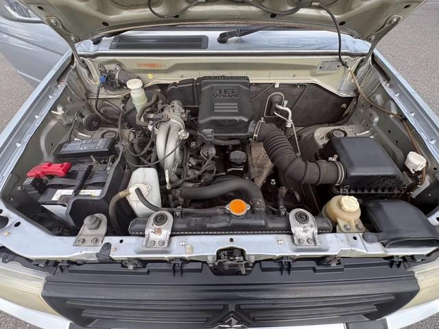 0541849A30261003W00115.jpg